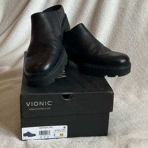 Vionic Black Pebbled Leather Lug-Sole Clogs - EU 40 (Women’s US 9)